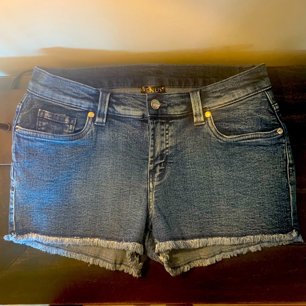 NWOT Venus Frayed Bottom Jean Shorts